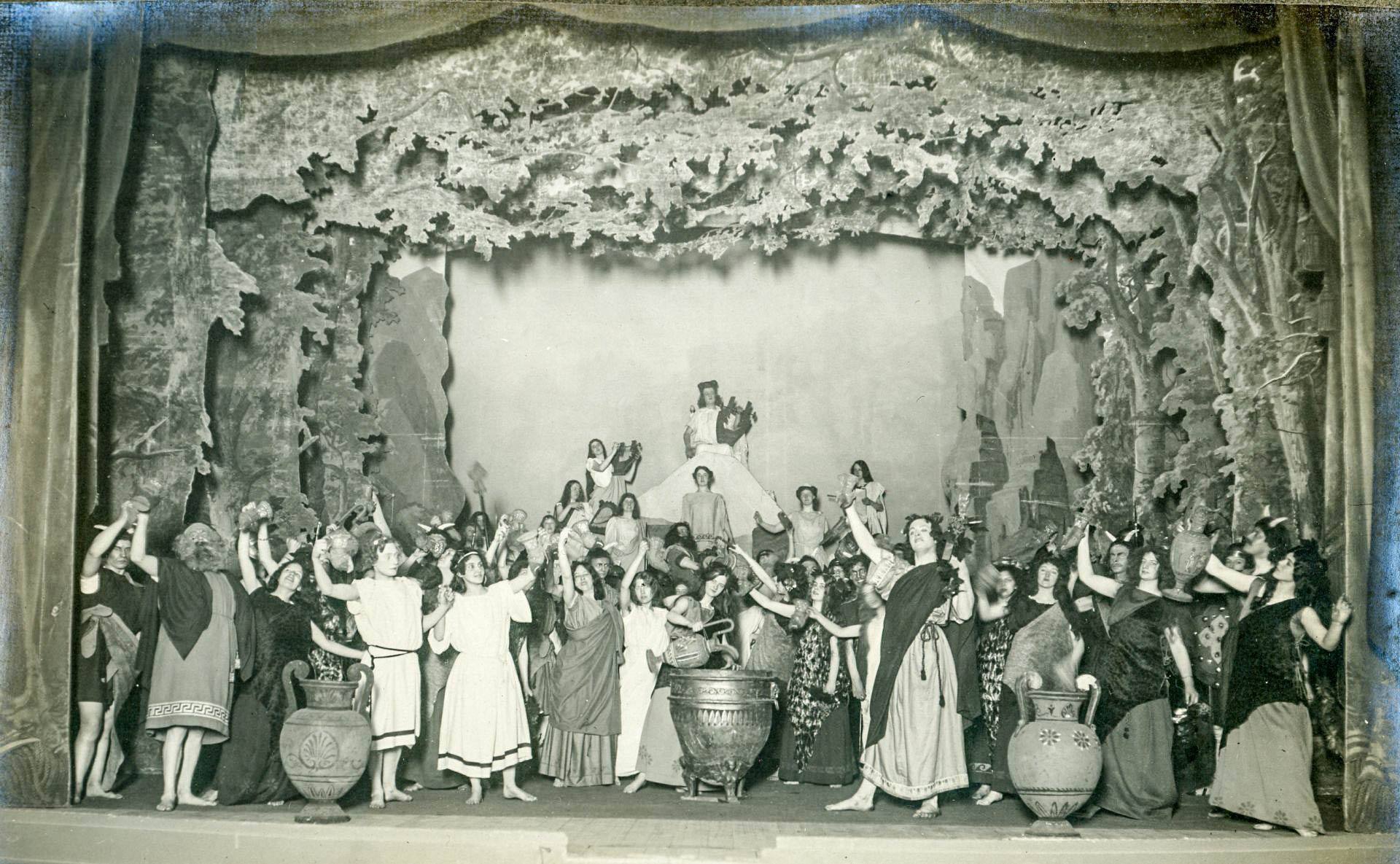 Spelers uit het stuk ‘Die Geschöpfe des Prometheus’ van Beethoven, 1913.