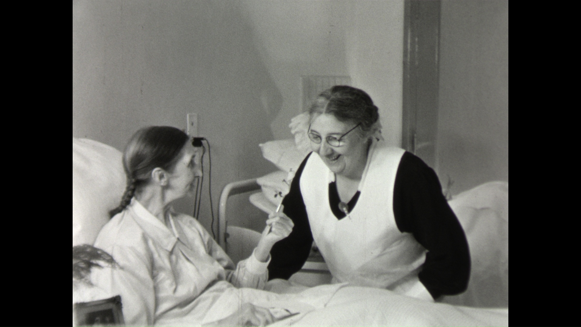 Oprichtster Jo Visser met een patiënt