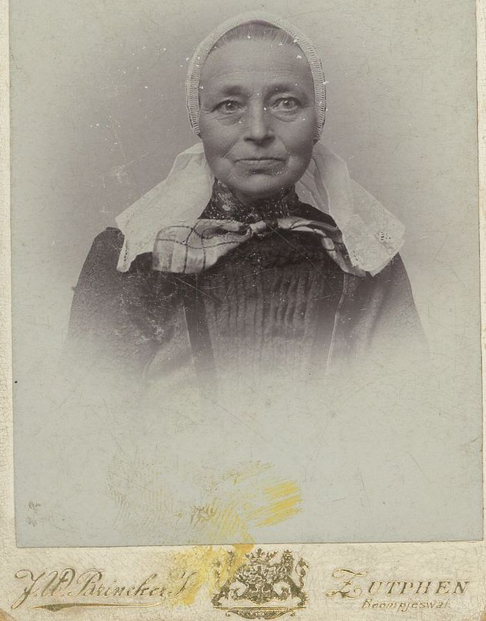 Mevrouw Koppert, personeelslid van de familie van der Borch werkzaam op huize Verwolde, circa 1896-1923.